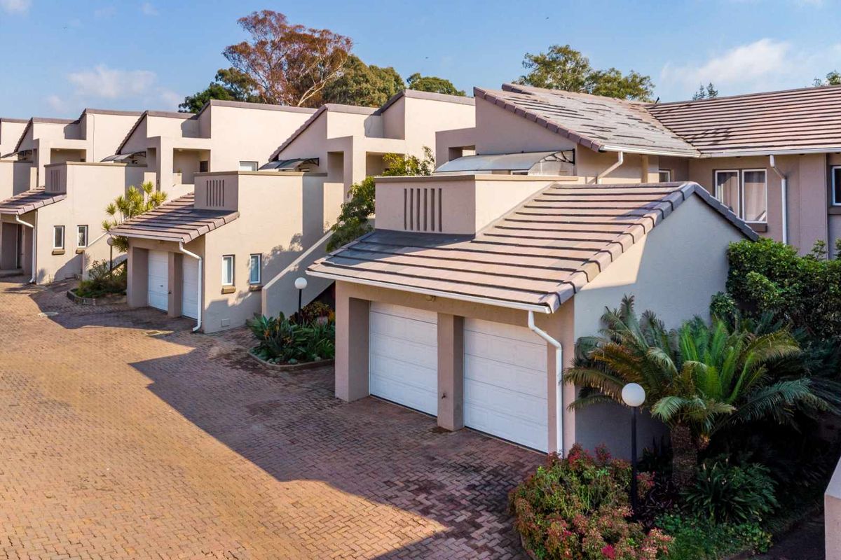 Elegant Fully Furnished Living in Woodhill Golf Estate - Photo 2