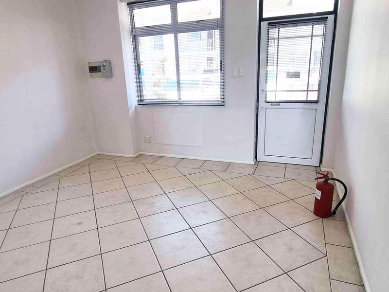 Small Light and Bright Office in Westlake - Photo 3