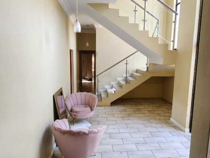 5 Bedroom Family Home For Sale in Ninapark - Photo 2