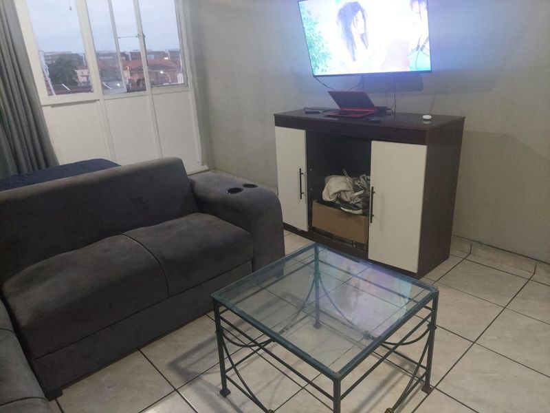Well Located One Bedroom Apartment for Sale - Photo 3