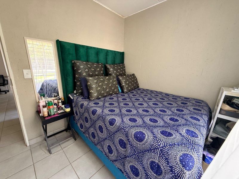 Modern 2-Bedroom Beauty in a Quiet, Tucked-Away Complex - Photo 7