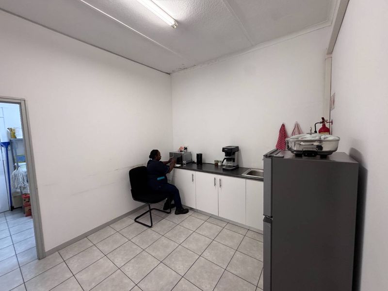 Warehouse To Let In Northern Industrial NAD 75 000 Excluding VAT - Photo 4