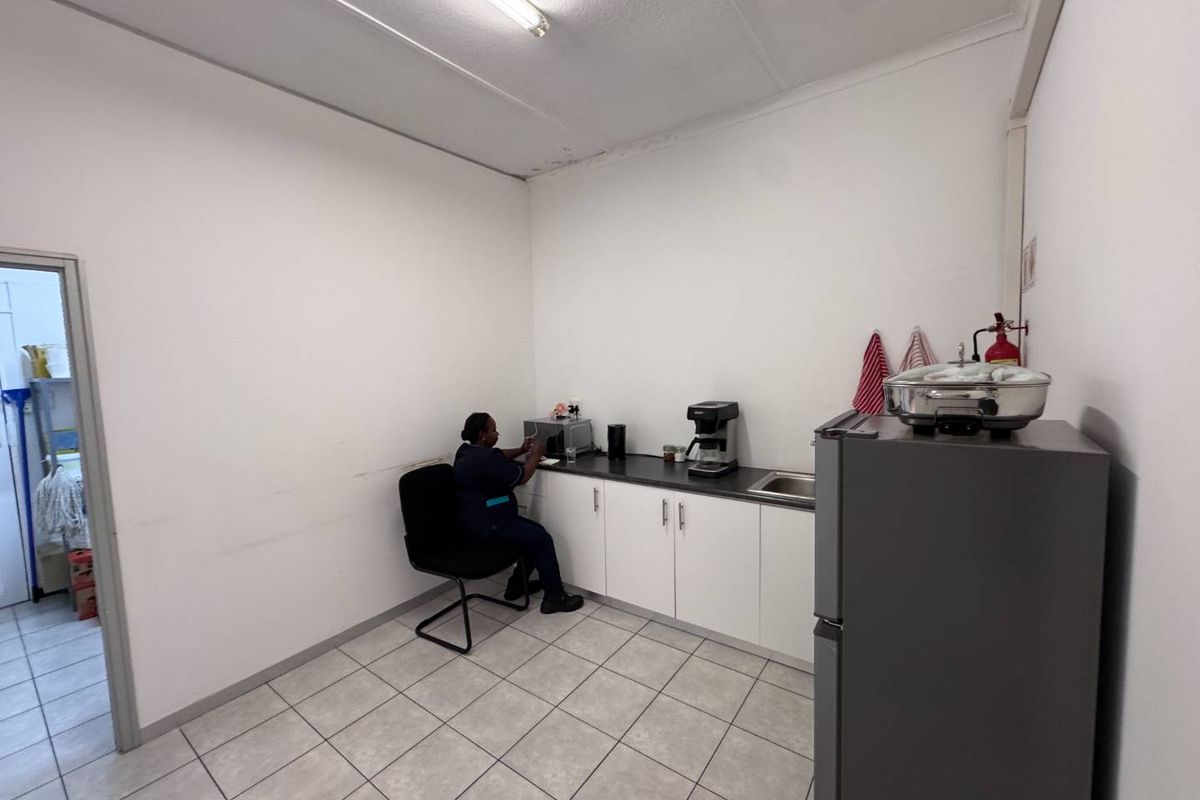 Warehouse To Let In Northern Industrial NAD 75 000 Excluding VAT - Photo 4