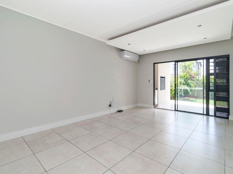 Well maintained, lock up and go ground floor - Photo 6