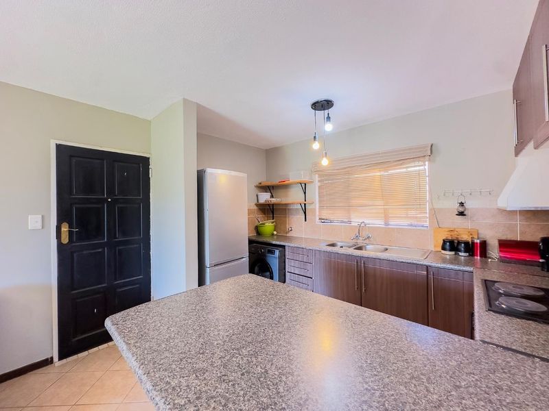 2 Bedroom Townhouse with a Private Garden - Photo 3
