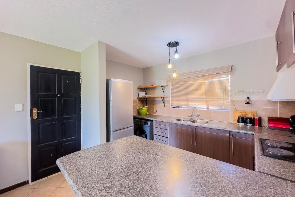 2 Bedroom Townhouse with a Private Garden - Photo 3