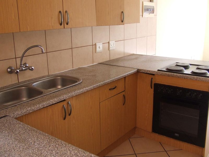 2 BEDROOM TOWNHOUSE TO RENT IN THERESAPARK - Photo 6