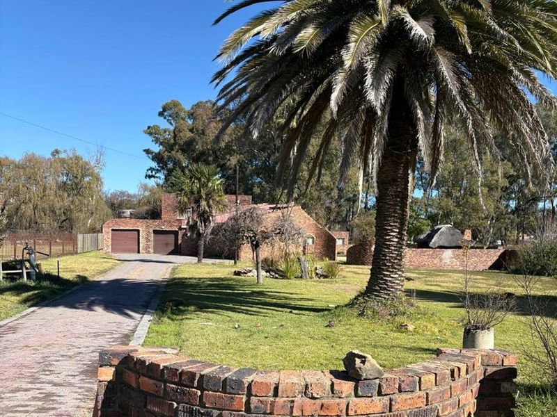 Four Bedroom Modern Spacious Family Home with Swimming pool in Heilbron - Photo 6