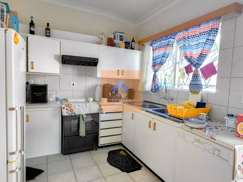 Golden Oldie For Sale in Vineta, Swakopmund - Photo 5