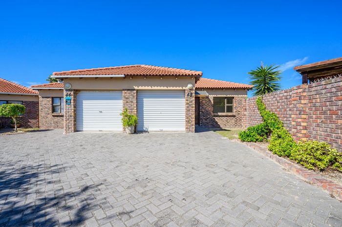 Property #2486795, Townhouse For Sale in Humewood