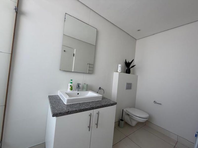 One Bedroom with Pool in Green Point - Photo 8