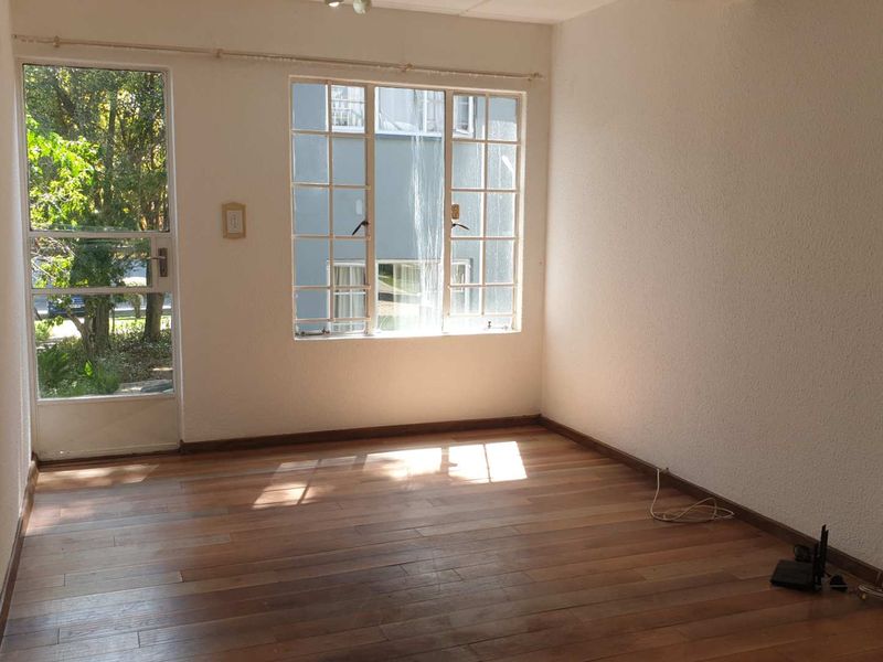 Comfortable Move-in ready - Ground floor 2 Bedroom Apartment - Photo 3