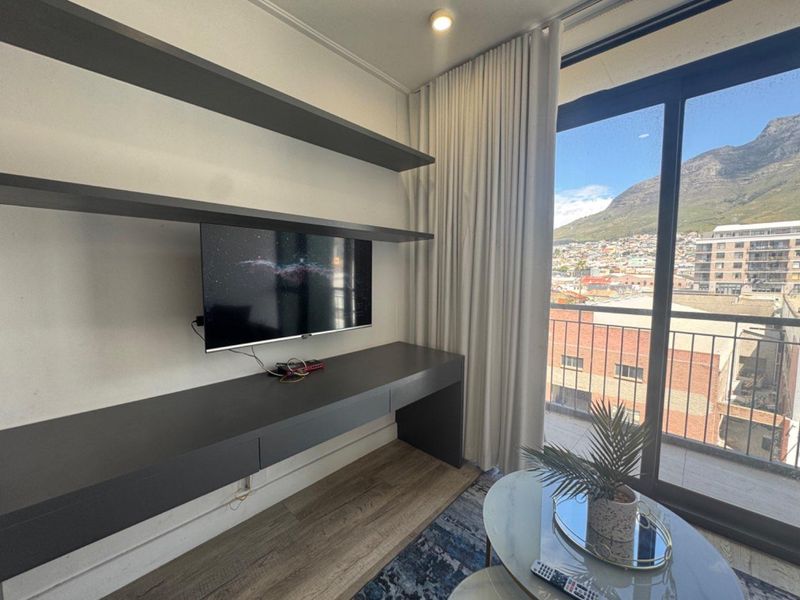 Stylish Studio with Breathtaking Views & Unbeatable Location - Photo 5