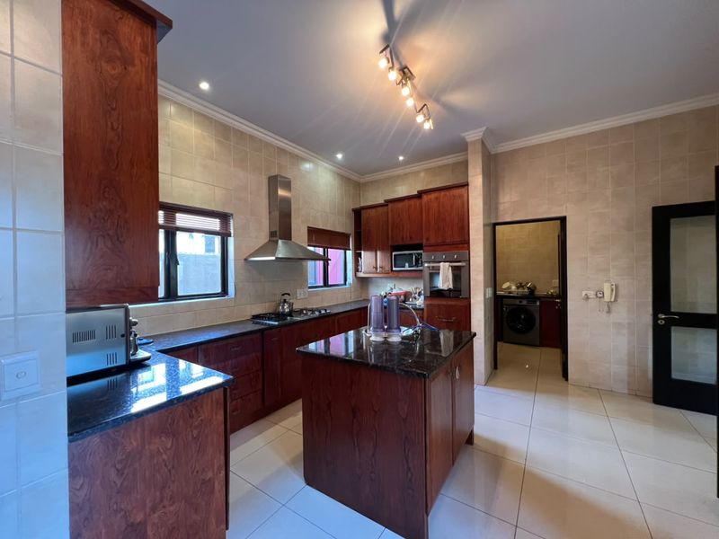 An Exceptional Family Residence Offering Space, Elegance and Outstanding Value - Photo 7