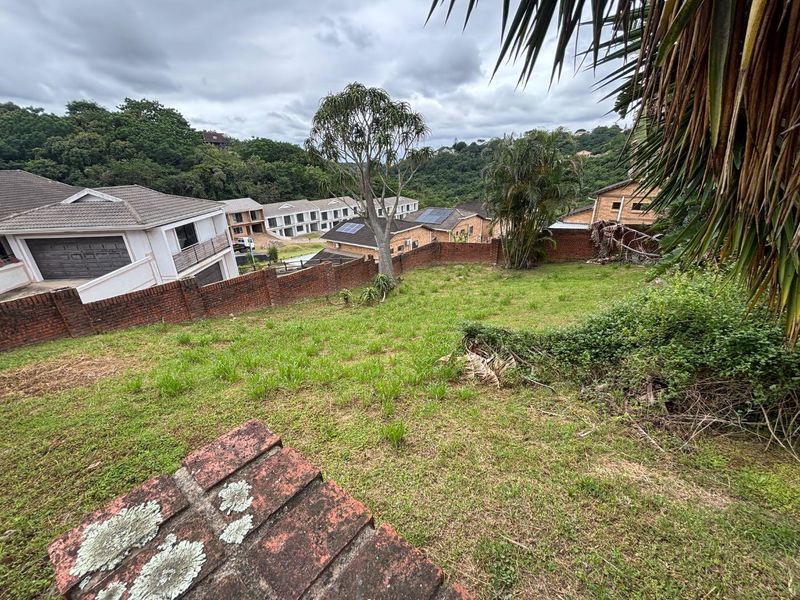Elegant 4-Bedroom Double-Storey Home with Pool in Malvern - Photo 10