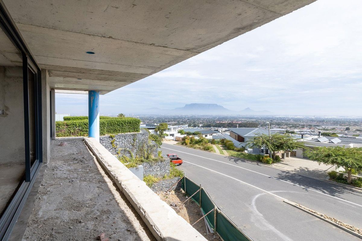 Elevated Dual-Residence Luxury with Breathtaking Panoramic Views – Baronetcy Estate - Photo 4