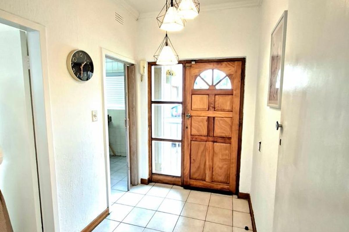 Stunning 4 Bedroom family home in Weltevredenpark - Photo 3