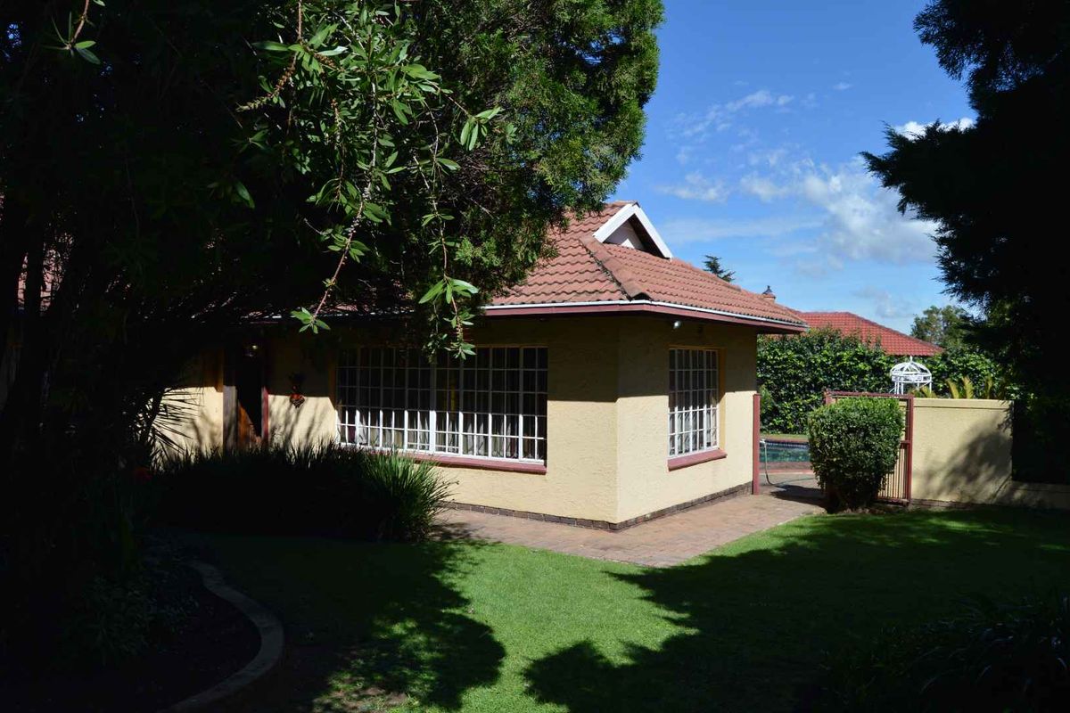 Three Bedroom Family Home with Two Bedroom Flatlet For Sale in Brackendowns - Photo 3