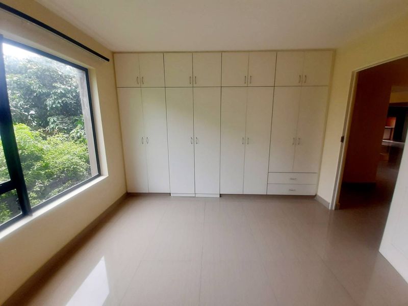 Beautiful Four Bedroom House For Sale in Palm Lakes Estate - Photo 4