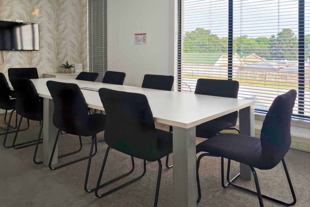 Private office space for 5 persons in Regus North West Province - Photo 5