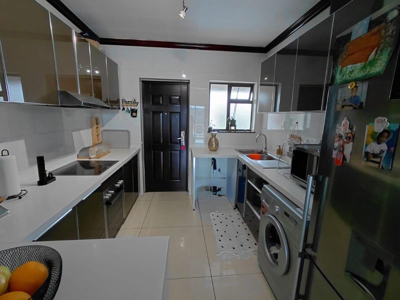 Charming 2-Bedroom Apartment in Cedar Acres Estate - Photo 6