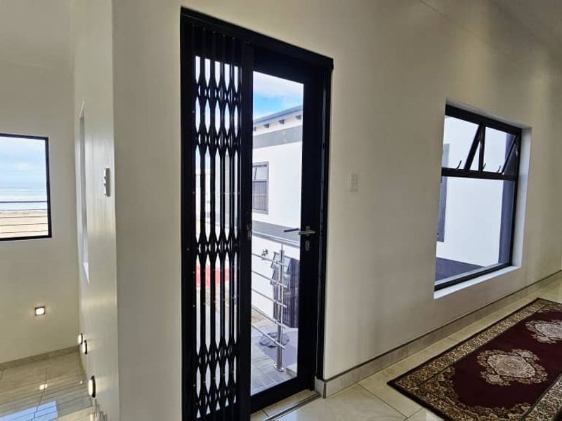 Swakopmund,Mile 4 | Stunning Sea View Home – Unique and Spacious with Modern Finishes - Photo 7