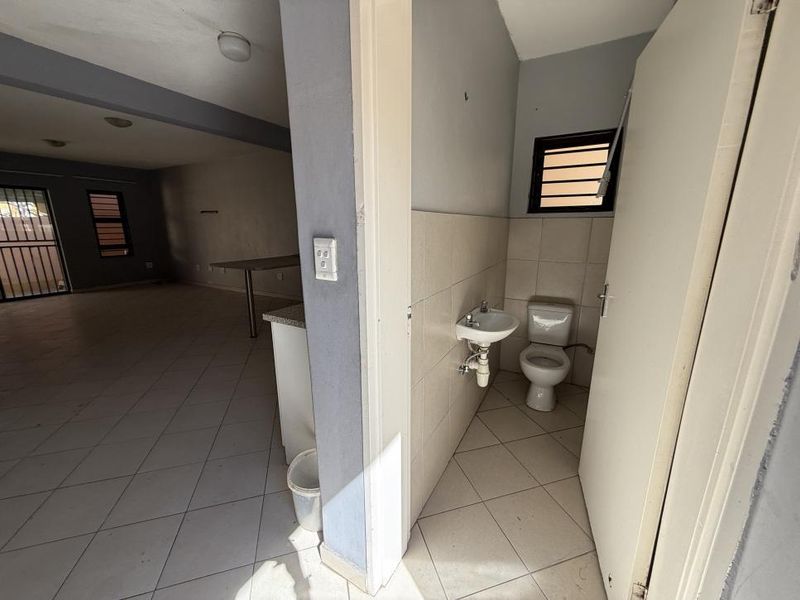 Double-Storey Townhouse [Mervin Court] Okahandja For Sale! - Photo 3