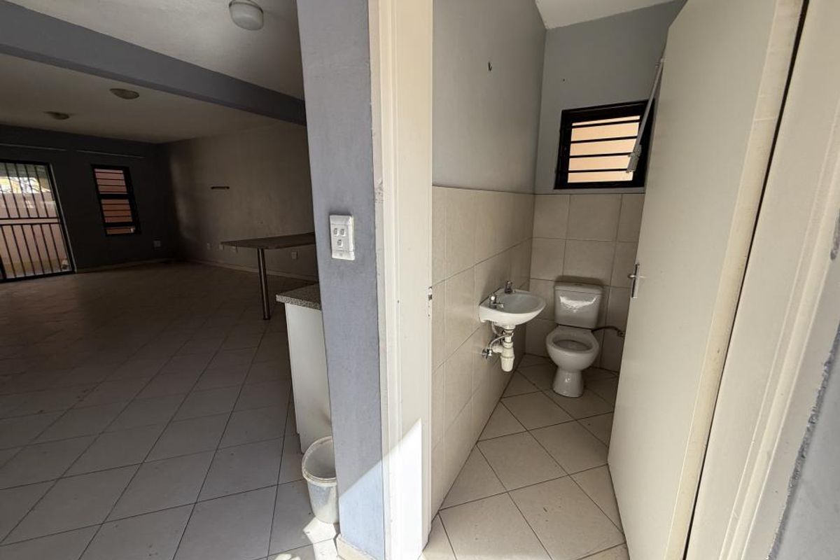 Double-Storey Townhouse [Mervin Court] Okahandja For Sale! - Photo 3