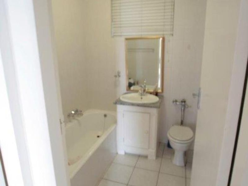 Spacious 123 sqm 2 bedroom apartment in Benmore - Photo 8