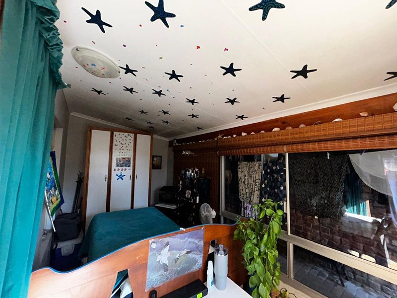 Cozy & Secure: 2-Bedroom Gem with Open-Plan Living, Covered Stoop & Garden Care! - Photo 8