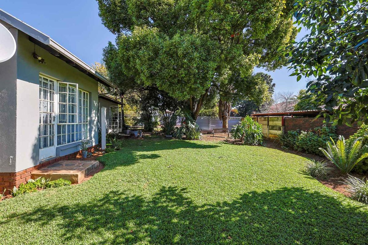 Beautiful 3-Bedroom Family Home with Fantastic Entertainment Areas in Meyerspark - Photo 2