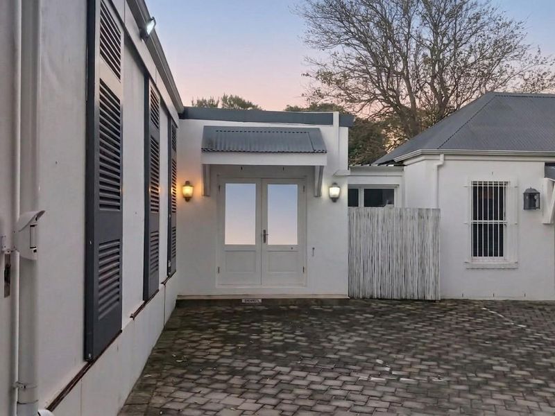 Prime Constantia 95 sqm Office with potential Rental Offset. - Photo 3