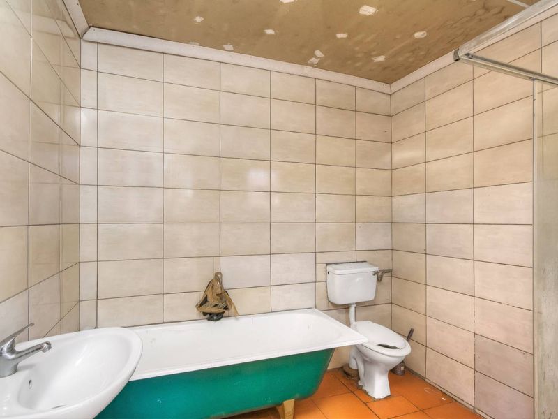 4 Bedroom 2 bathroom family home - Photo 4