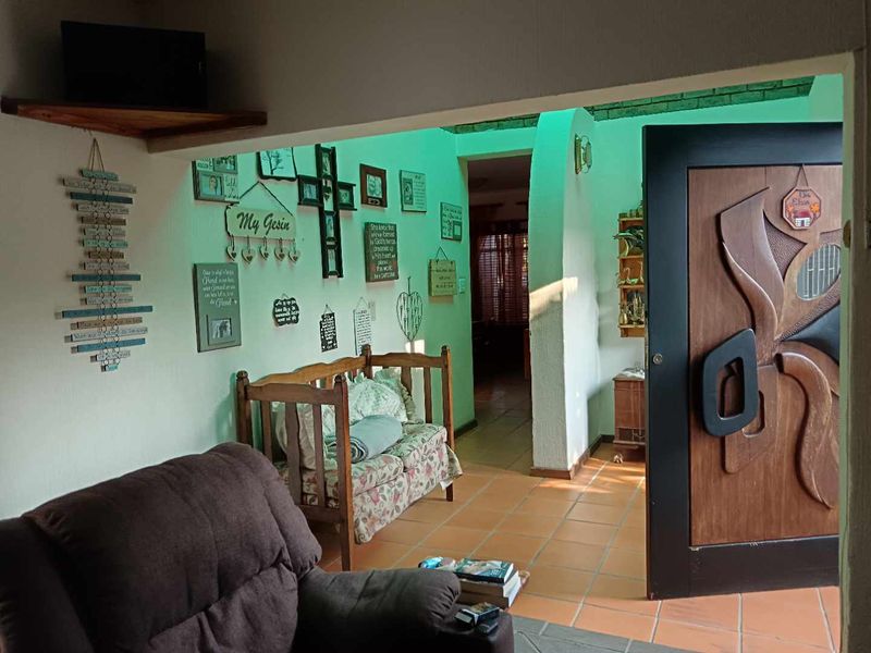 A Gem in the heart of Karenpark, a must see. - Photo 5