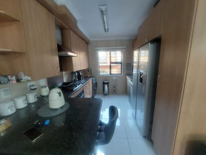 Modern unit - Photo 2
