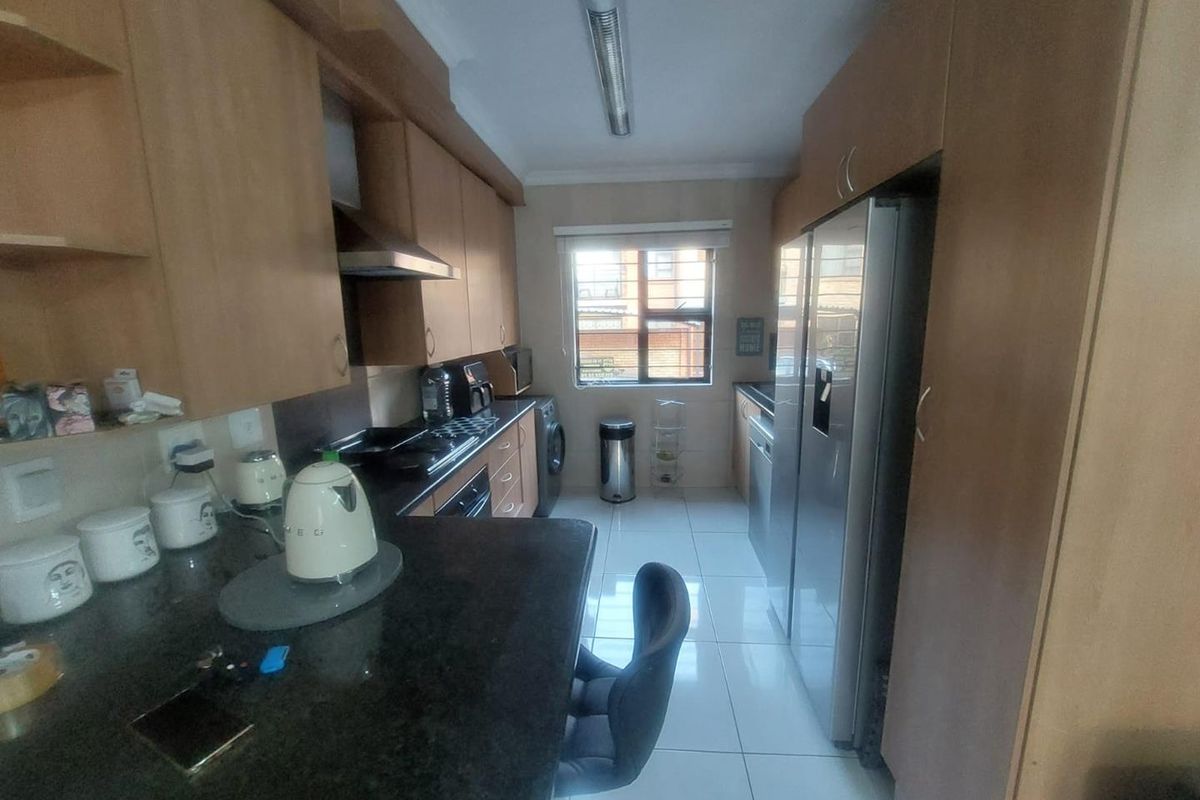 Modern unit - Photo 2