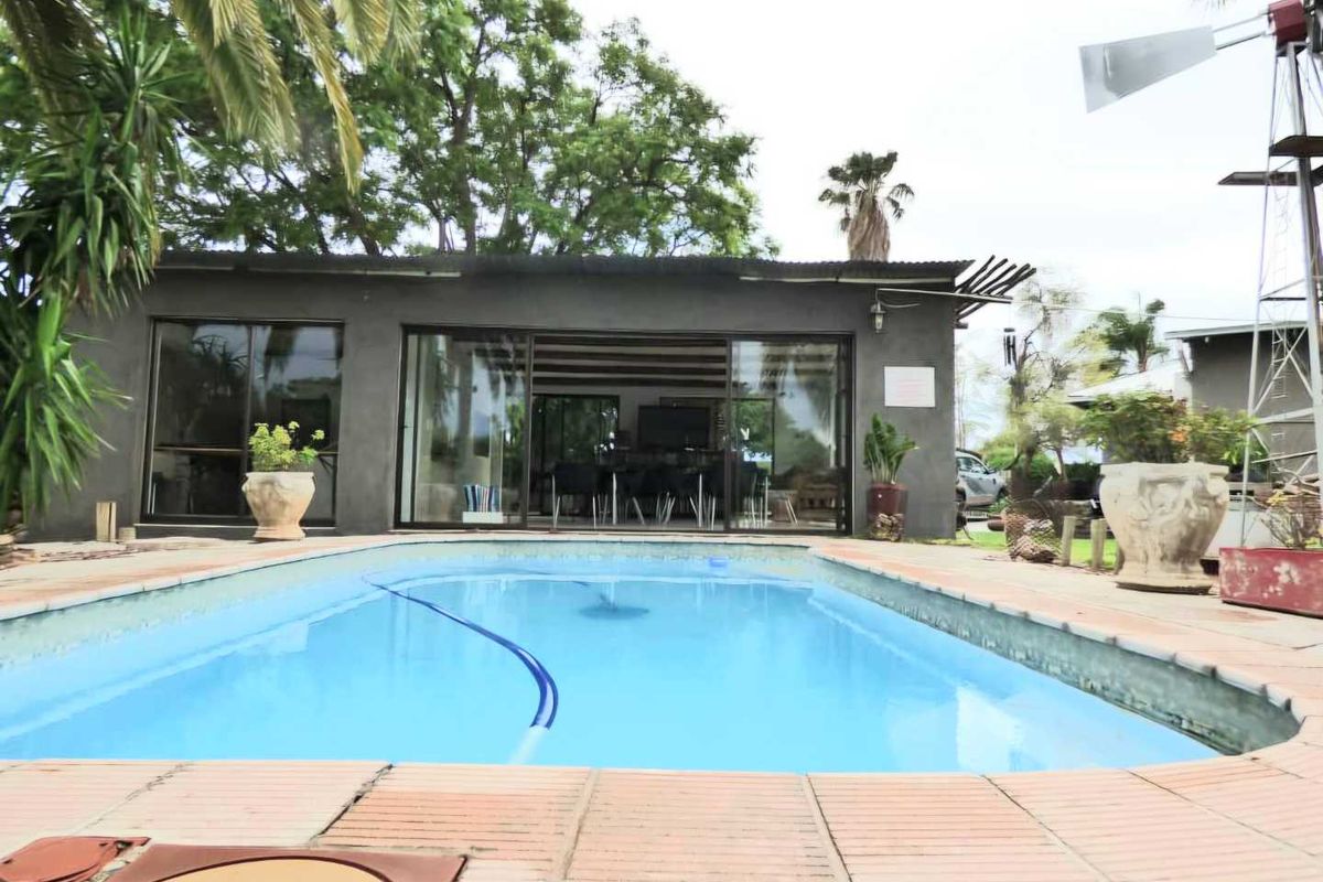 Turnkey Guest House: 80% Occupancy in Prime Otjiwarongo! - Photo 2