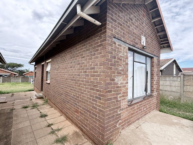 3 bedroom house for sale in vryheid - Photo 2
