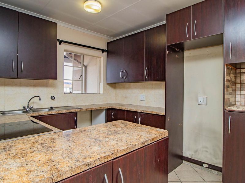 Your Ideal 2-Bed Apartment with Ensuite & Pool Amenities! - Photo 8