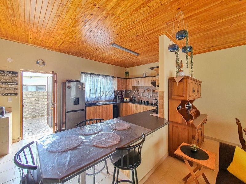 Ext 1, Henties Bay:  3 Bedr Townhouse is for Sale - Photo 8