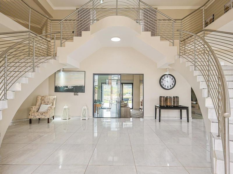 Stunning Off-the-Grid Masterpiece: Your Dream Home Awaits with two flatlets. - Photo 6