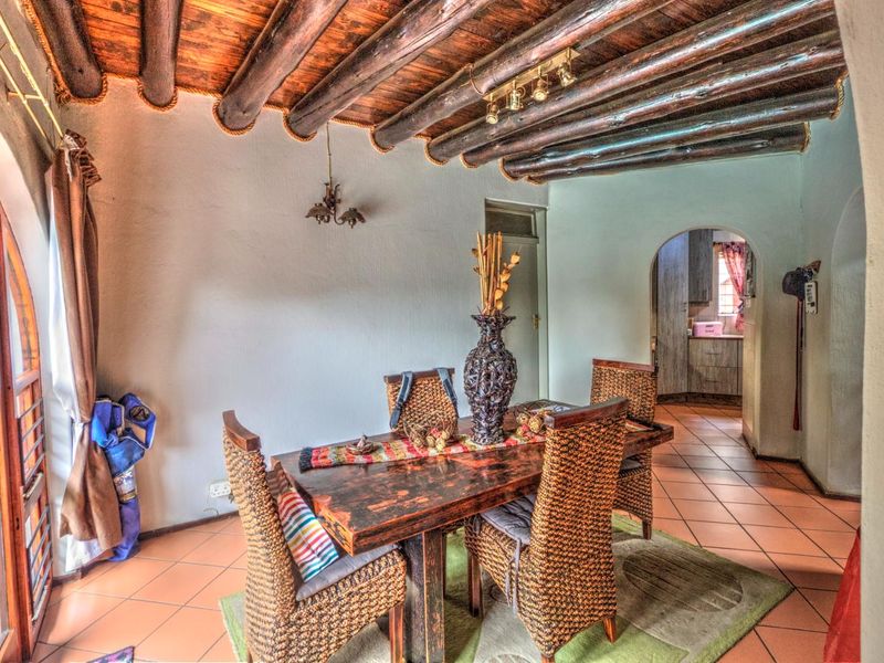 Spacious Family Home with Pool, Study and Entertainment Area - Photo 8
