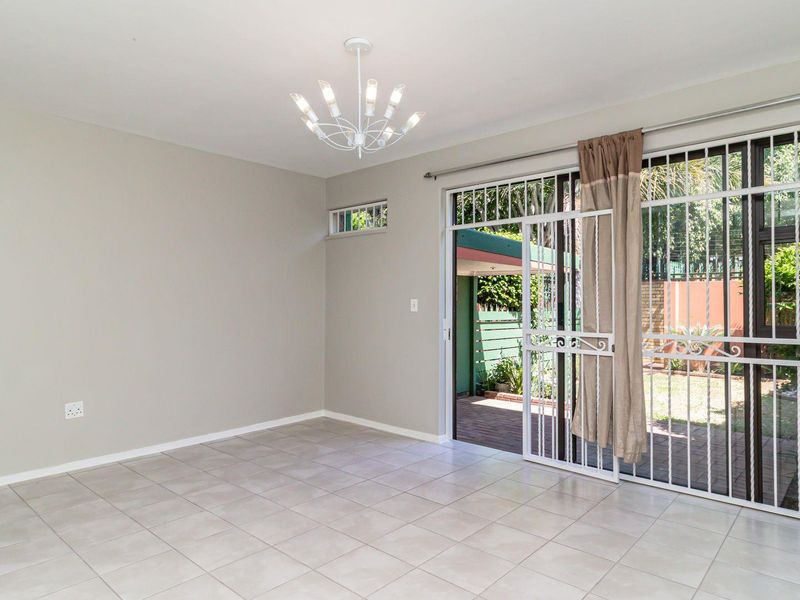 Spacious Duplex: Perfect Blend of Style and Functionality! - Photo 10