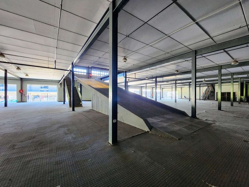 High Exposure Automotive & Retail Power Site on Steve Biko Road – 5,500m2 Mixed Use Facility - Photo 5