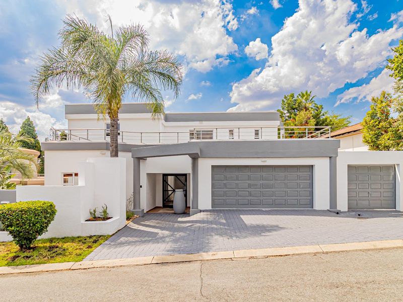 Sophisticated 5 Bedroom Family in Dainfern Golf Estate, Sandton - Photo 1
