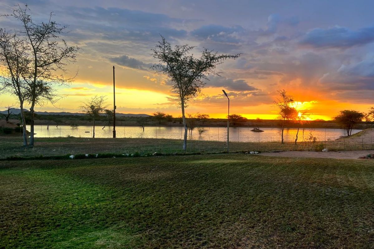 Game and cattle farm near Wilhelmstal, just 160 km from Windhoek and 200 km from Swakopmund. - Photo 2