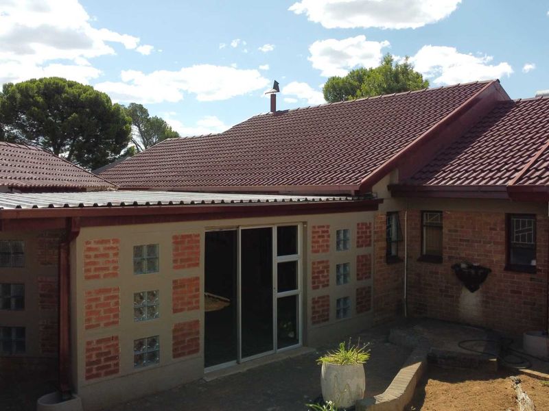 Spacious Family Home in A Cul-De-Sac - Photo 2