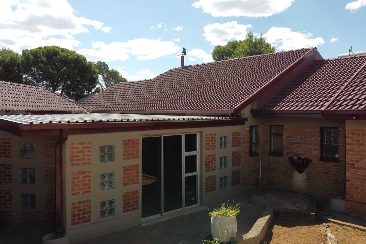 Spacious Family Home in A Cul-De-Sac - Photo 2