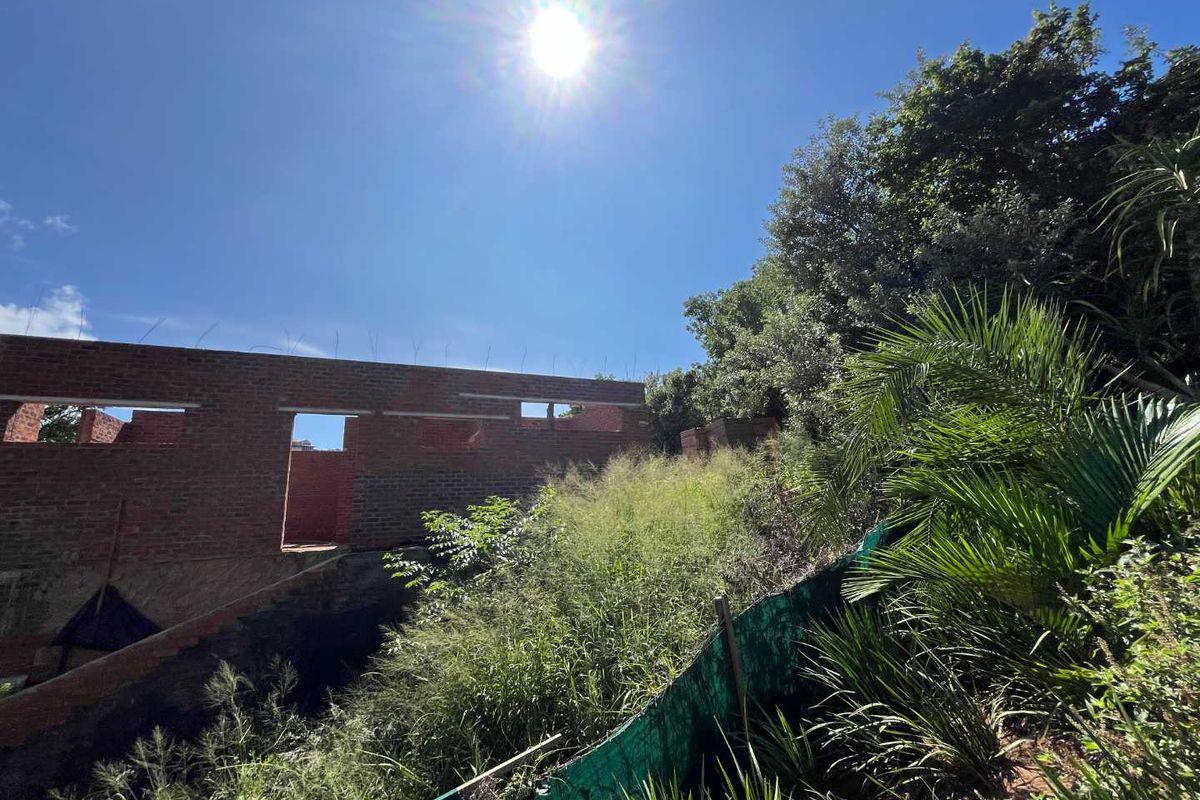 An incredible investment opportunity for a discerning buyer to complete the home to their taste while benefiting from an excellent price point - Photo 4