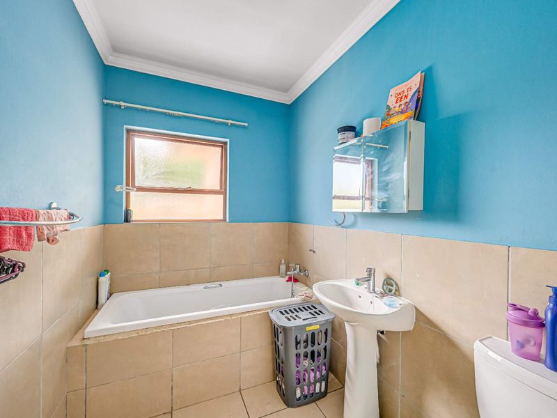 Charming Home in Secure Estate - Photo 8